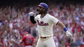 ▲哈波（Bryce Harper）炸裂生涯第300轟。（圖／美聯社／達志影像）