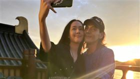 向佐再度恢復曬家庭日常，左為妻子郭碧婷。（圖／翻攝自向佐微博）