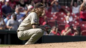 ▲教士「飄髮哥」黑德（Josh Hader）連2天被艾德門（Tommy Edman）敲再見安。（圖／美聯社／達志影像）