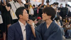 申東燁被一徹撩到唉唉叫。（圖／翻攝自Netflix）