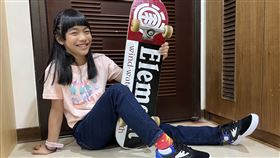 滑板女孩林逸凡拚亞運  家人力挺滑板女孩林逸凡（圖）接觸滑板僅3年時間，9月將代表台灣參加杭州亞運，過程中除了獲得爸爸支持外，在林逸凡備戰亞運期間，媽媽也暫時放下教職工作相伴。（楊旻芳提供）中央社記者黃巧雯傳真  112年8月31日