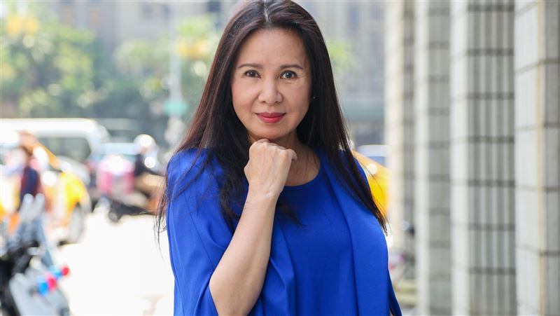 68歲林美照聲帶動刀失敗 割破手血流不止