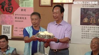 郭台銘解少子化：生一個讓你多養一隻寵物