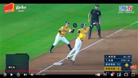 ▲王威晨和江坤宇都無法及時接到暴傳球。（圖／翻攝自WeAre YT）