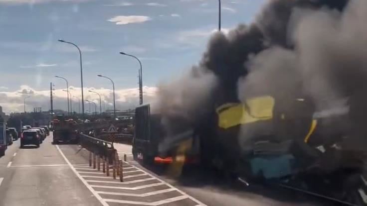 新／台66砂石車火燒車　濃黑煙捲天際