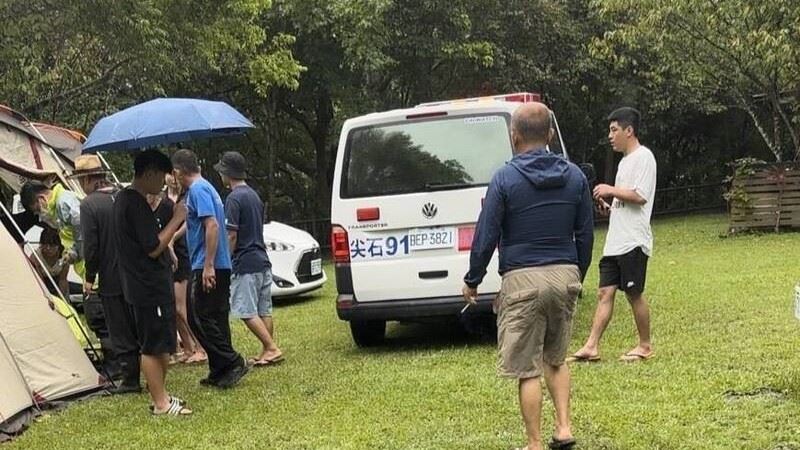 露營客誤踩龜殼花遭蛇吻　牠慘遭就地正法