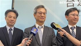 台達電總裁暨營運長張訓海（中）表示，AI產能供不應求，被訂單追著跑。（圖／記者王翊綺攝影）