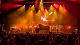 跨界鋼琴家Rick彈斷國家音樂廳價值900多萬義大利國寶琴。（圖／碩樂國際娛樂提供）