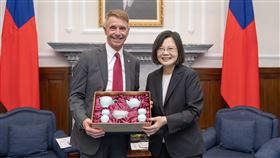 美國聯邦眾議院軍事委員會副主席魏特曼（Rob Wittman, R-VA）率團訪台拜會總統蔡英文（圖／總統府提供）