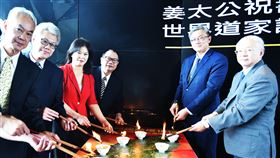 記者會舉行七星燈點燈儀式，祈求論壇順利舉行，並為台灣祈福 （圖／姜太公道場提供）