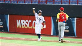 緒方漣敲出再見三壘安打，幫助球隊6局打完就提前扣倒西班牙。（圖／中華棒協提供）