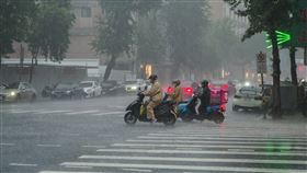 下雨天氣(記者陳弋攝影)