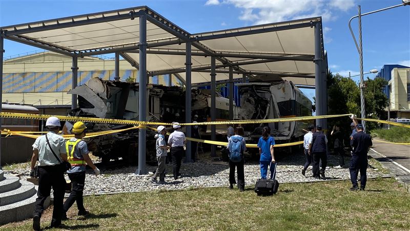 太魯閣號事故車廂　找到18遺骸及2顆牙齒