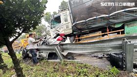 雲林台78線西向40.4公里，4車連環車禍6傷。BMW。（圖／民眾提供）