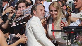 邁茲米克森出席威尼斯影展。（圖／美聯社／達志影像）