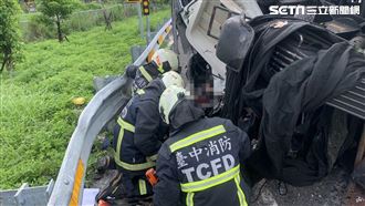 台中國四匝道大貨車翻覆駕駛受困乘客不治