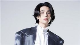 ▲泰國影歌雙棲創作歌手羅杰夫。（圖／華納音樂提供）