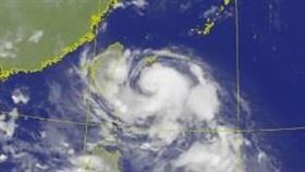 海葵逼近，9月2日晚間8時10分衛星雲圖。（圖／中央氣象局）