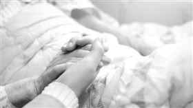 癌症,摩擦,媽媽,父親,機車,匿名公社,孝順,和解（示意圖／pixabay）