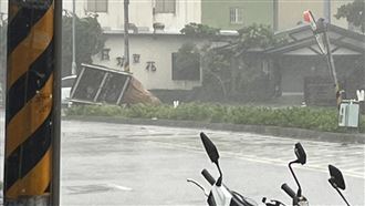 14級強陣風襲台東　兔子裝置藝術被吹跑了