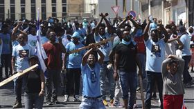 以色列「厄立垂亞日」慶祝活動爆衝突 逾百人受傷（圖／美聯社／達志影像）