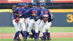 ▲學長帶隊，默契超好，這支台灣青棒隊很有模有樣。（圖／中華棒協提供）