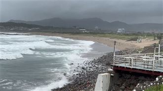 颱風薔琵來襲　新北552人海邊觀浪遭勸離