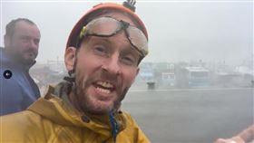 英國網紅雷諾斯為追極端氣候前來台東追風雨。（圖／翻攝自James Reynolds 推特）