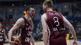 拉脫維亞團隊戰力出色！104比84大勝巴西　世界盃男籃晉級8強。（圖／美聯社／達志影像）
