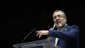 瓜地馬拉總統當選人阿雷巴洛（Bernardo Arevalo）政黨停權處分 選舉法院暫時撤銷（圖／美聯社／達志影像）