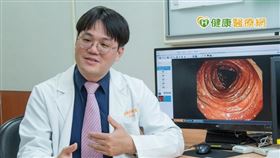 桃園長庚胃腸肝膽科李柏賢醫師指出，腸躁症在心情與飲食調適之外，藥物有非常大的幫忙。若腸躁症患者能連續15週依照醫囑服藥，10位患者有9位情況能穩定，有效幫助下降復發頻率。