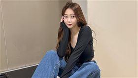 篠崎泫出書揭開童年傷痛。（圖／翻攝IG）