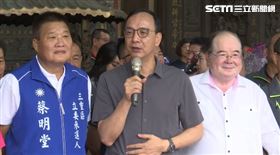 ▲朱立倫陪同蔡明堂先嗇宮上香祈福