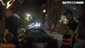 北市李男酒後駕駛奧迪R8超跑遭警方攔下盤查。（圖／翻攝畫面）