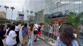台中沒公車，百貨湧人潮。（圖／翻攝畫面）