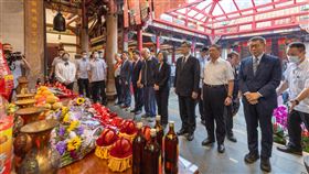 蔡英文總統今（4）日上午前往新竹縣出席「112年度義民節祭祀大典」，與台灣民眾黨主席柯文哲隔空打招呼。（圖／總統府提供)