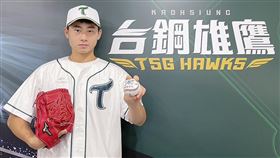 ▲台鋼雄鷹季中選秀首輪第7順位王柏傑，簽約金470萬，激勵獎金100萬。（圖／台鋼雄鷹球團提供）