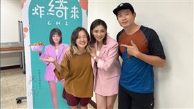 151林彥君（左起）和老公（右）昨挺張文綺鹽酥雞店。（圖／炸綺來提供）
