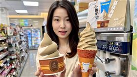 全家霜淇淋推出「荔枝烏龍」口味。（圖／超商業者提供）
