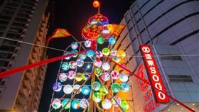 學童們用心參與製作Ｑ版水燈排，傳承中元文化與慶典精神。（圖／市府提供）