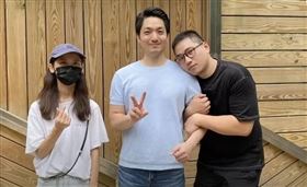 「許伯&簡芝—倉鼠人」和蔣萬安合照。（圖／翻攝自許伯&簡芝—倉鼠人YouTube）