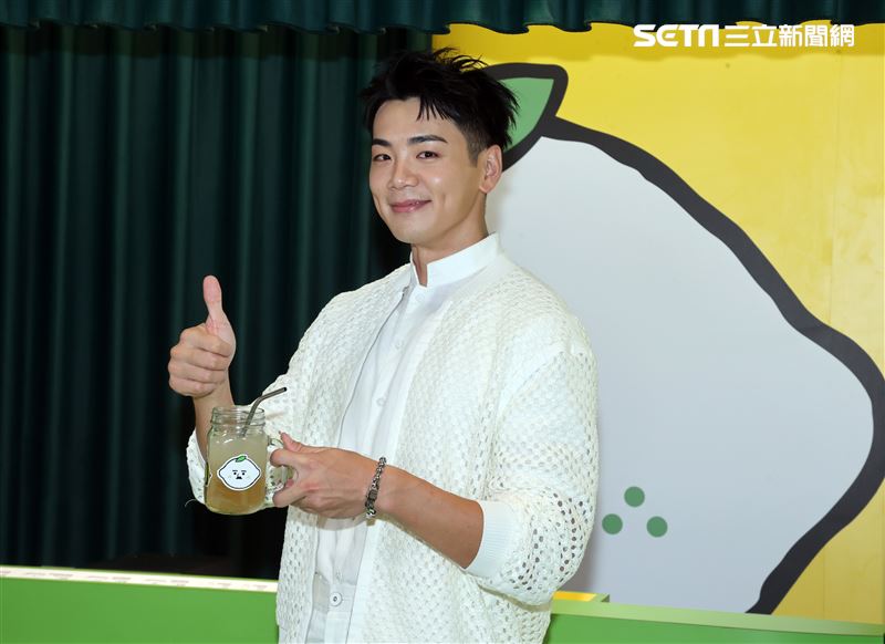 禾浩辰「檸檬大叔」一日店長。（圖/記者邱榮吉攝影）