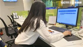 上班族注意！腰痛要人命　坐辦公室「這姿勢」對腰傷害超大（記者詹千雁攝影）