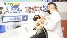 家族遺傳多汗症的洪小姐(左)，透過微波熱能止汗術重返清新人生(資料來源：清新門診提供)