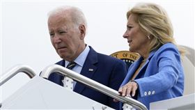 拜登與夫人。美聯社