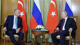 土耳其總統艾爾段（左起）與俄羅斯總統蒲亭會談。（圖取自twitter.com/RTErdogan）