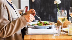 吃飯（圖／翻攝自Unsplash）