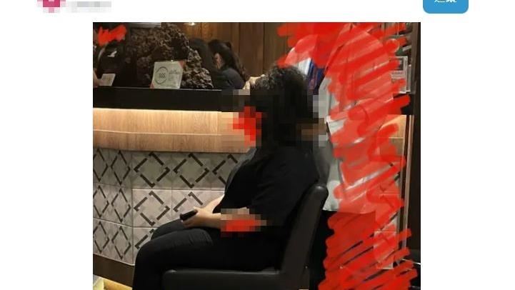屋馬燒肉店員「插隊按摩」她氣到反胃