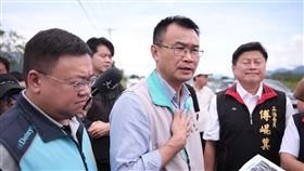 進口蛋爭議  陳吉仲：依WOAH規範絕對沒問題農業部進口蛋遭國民黨立委質疑禽流感現蹤巴西後仍持續進口，農業部長陳吉仲（中）5日到花蓮視察颱風農損災情時回應，依世界動物衛生組織（WOAH）規範，選定的是沒有禽流感地區，防檢疫絕對做到百分之百沒問題。中央社記者李先鳳攝  112年9月5日