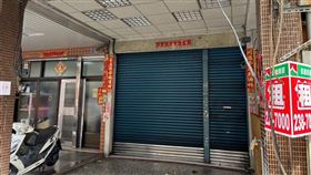 高市冰店食物中毒案衛生局開罰  冰店原址出租高雄市1家冰店7月發生沙門氏桿菌食品中毒事件，累計44人就醫。高雄市衛生局5日表示，當下勒令停業直到符合衛生規範，併處新台幣36萬元罰鍰，相關事證移送地檢署偵辦。記者實地走訪冰店原址，目前招牌已全數拆除，並放有出租牌。中央社記者林巧璉攝  112年9月5日